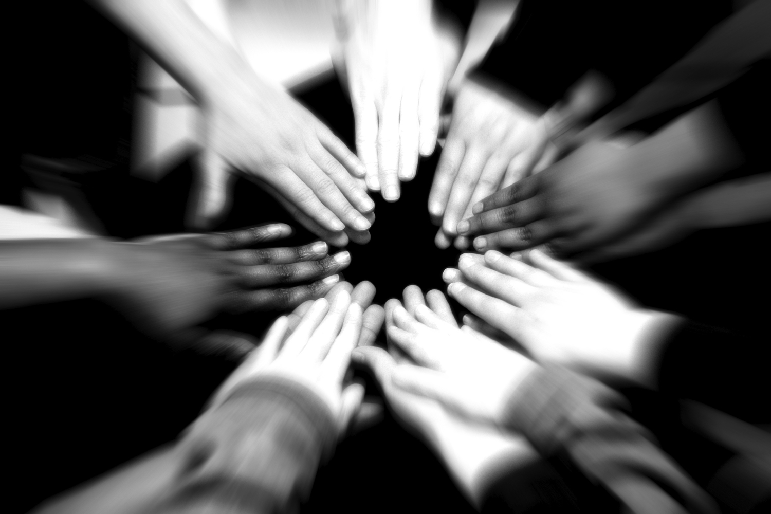 team-huddle-kids-sports